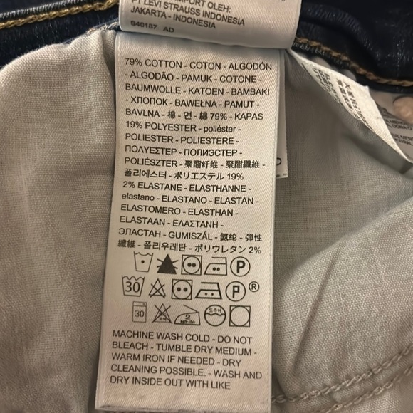 Levi’s Denim Mid Length‎ Shorts - Size 32- Lots of stretch - Picture 5 of 5